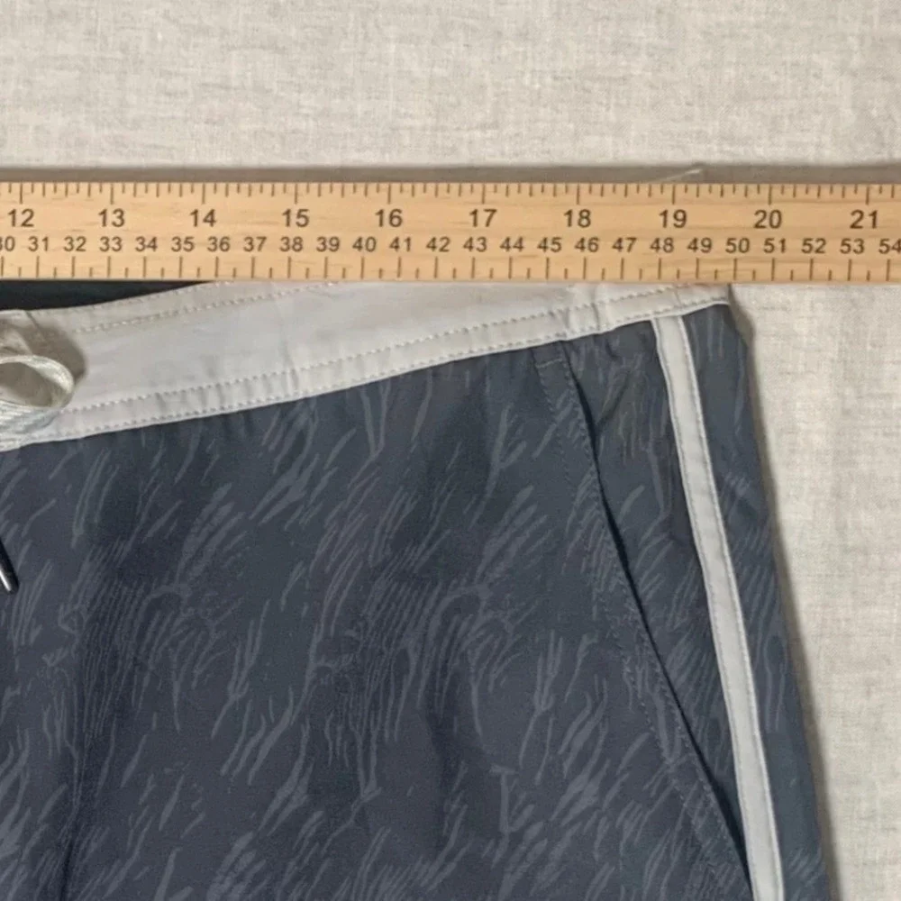 Vuori Board Shorts Mens 38 Charcoal Grey Excellent Abstract Print Swim Trunks